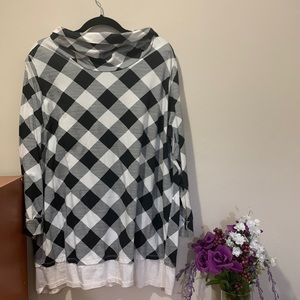 Black and white sweatshirt